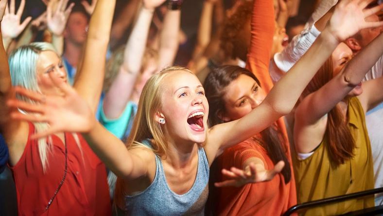 像对待朋友一样对待粉丝:社交媒体中的“关系劳动”